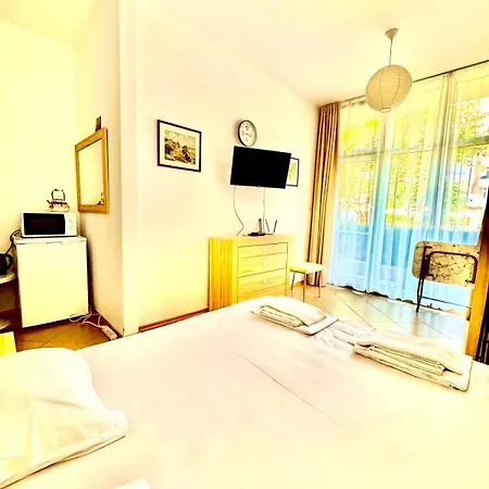 Grand Kamelia Aparthotel 2*